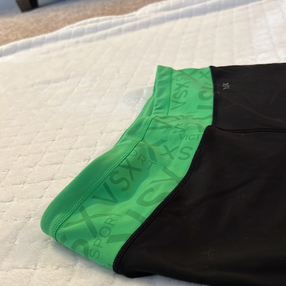 Victoria’s Secret Capri leggings - Picture 4 of 5